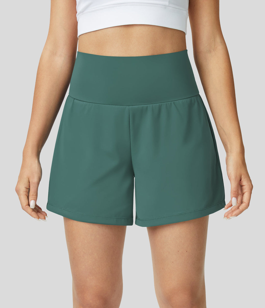 "Schwarze 2-in-1 Damen-Yoga-Shorts mit hoher Taille, atmungsaktivem Material und praktischen Taschen, ideal für Sport."