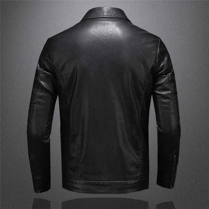 Schwarze Herren Lederjacke mit klassischem Kragen und markantem Reißverschluss, ideal für stilvolle Eleganz.