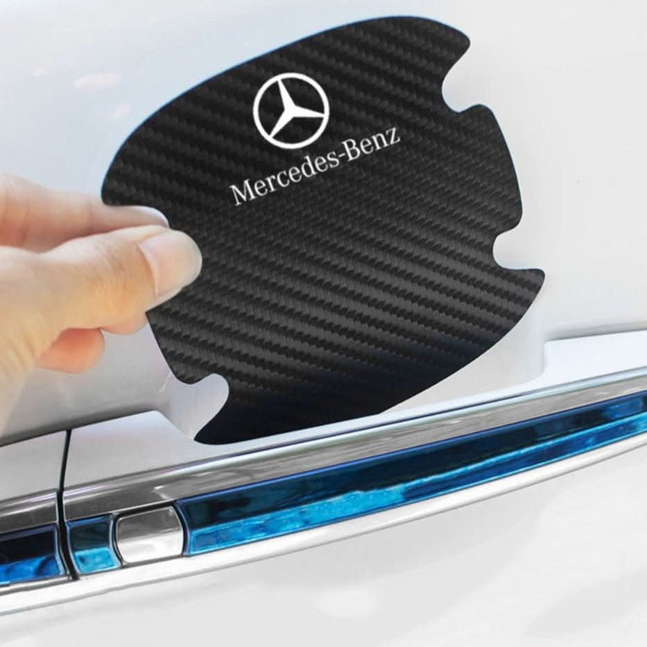 "Selbstklebendes Auto Türschutz Set im Carbon-Look mit universeller Passform und kratzfestem Design für effektiven Schutz."