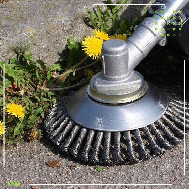 "Silberne unzerbrechliche Trimmerklinge aus Stahl mit 360° gedrehten Drahtklingen für effiziente Gartenpflege."