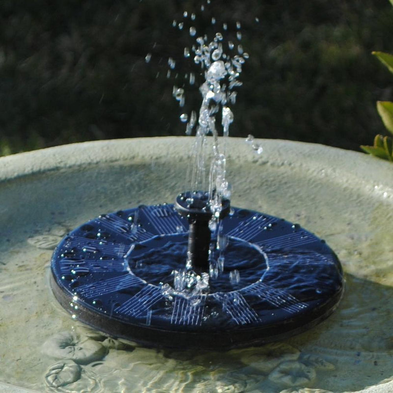 "Solar Springbrunnen Pumpe für Garten, nachhaltiges Design, plätscherndes Wasser, ohne Kabel, effiziente Solarenergie."