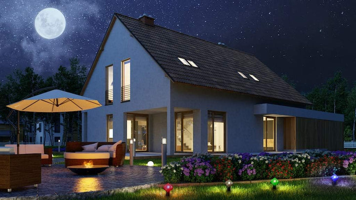 "Solarbetriebener Tiervertreiber für den Garten, wetterfest und umweltfreundlich, schützt vor Nagetieren durch Schallwellen."