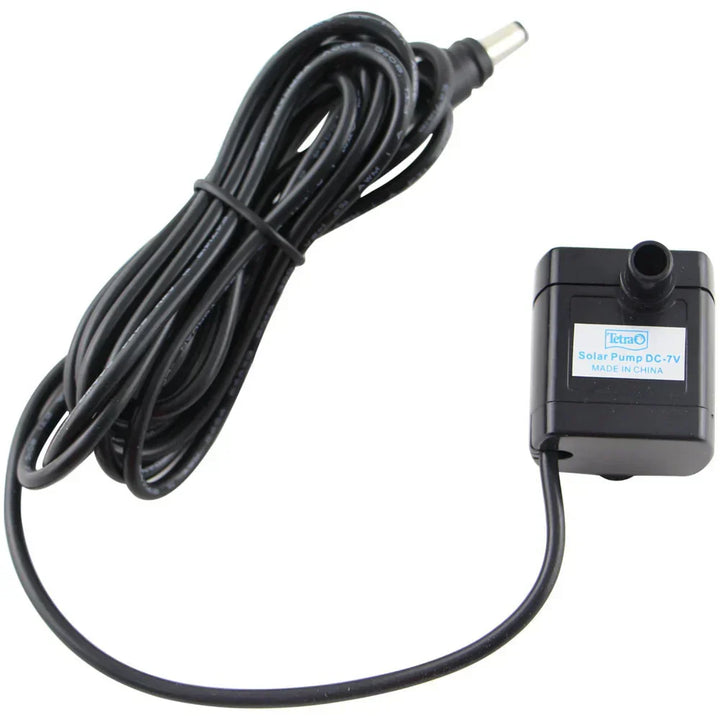 Solarbetriebener Wasserbrunnen im Garten mit verschiedenen Sprühköpfen, solarbetrieben, ideal für Teiche und Vogelbäder.