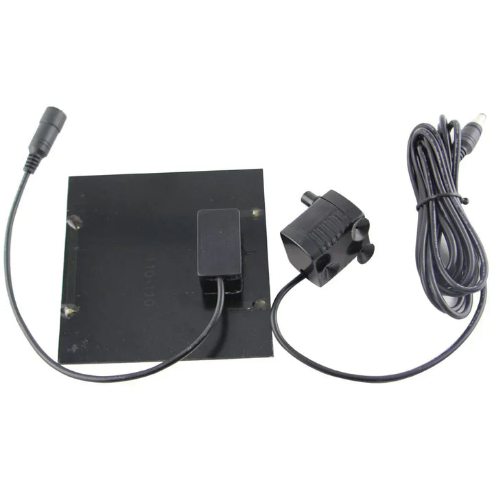 Solarbetriebener Wasserbrunnen im Garten mit verschiedenen Sprühköpfen, solarbetrieben, ideal für Teiche und Vogelbäder.