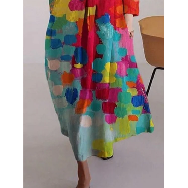 Sommerkleid mit V-Ausschnitt, florales Muster, 3/4-Ärmel, leichtes Material, ideal für Gartenparty und Sommerausflug.