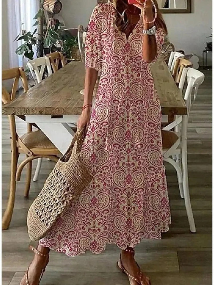 Sommerliches Maxikleid im Bohemian-Stil, leicht und fließend, ideal für Strandtage und Stadtbummel, beige Farbe.