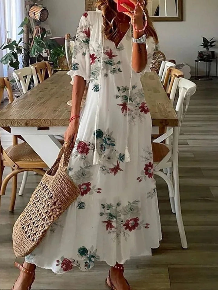 Sommerliches Maxikleid im Bohemian-Stil, leicht und fließend, ideal für Strandtage und Stadtbummel, beige Farbe.