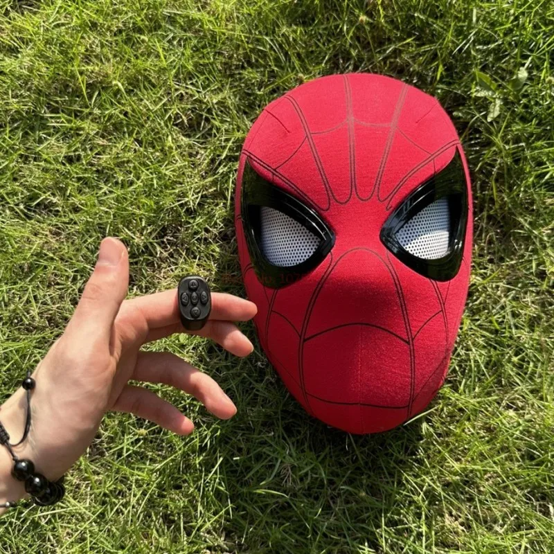 "Spider-Man Maske mit elektrischen, blinzelnden Augen, komfortabel für Kinder, ideales Cosplay-Accessoire"
