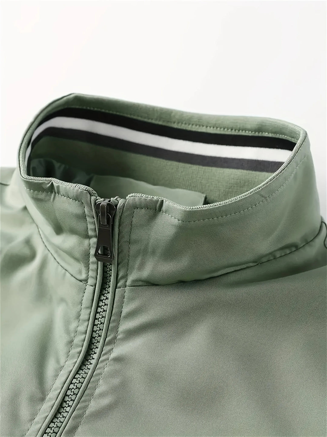 "Sportliche Herren Übergangsjacke, vielseitig, komfortabel, klassisches Design, mit Taschen und stilvollem Kragen."