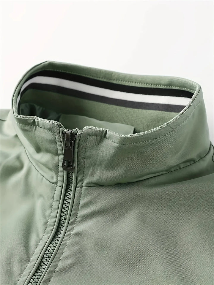 "Sportliche Herren Übergangsjacke, vielseitig, komfortabel, klassisches Design, mit Taschen und stilvollem Kragen."