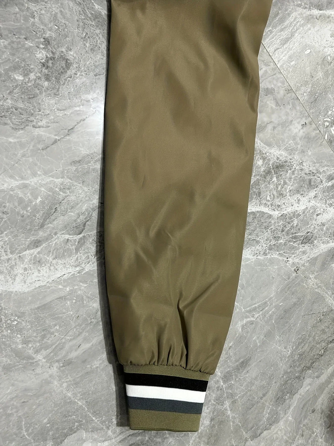 "Sportliche Herren Übergangsjacke, vielseitig, komfortabel, klassisches Design, mit Taschen und stilvollem Kragen."