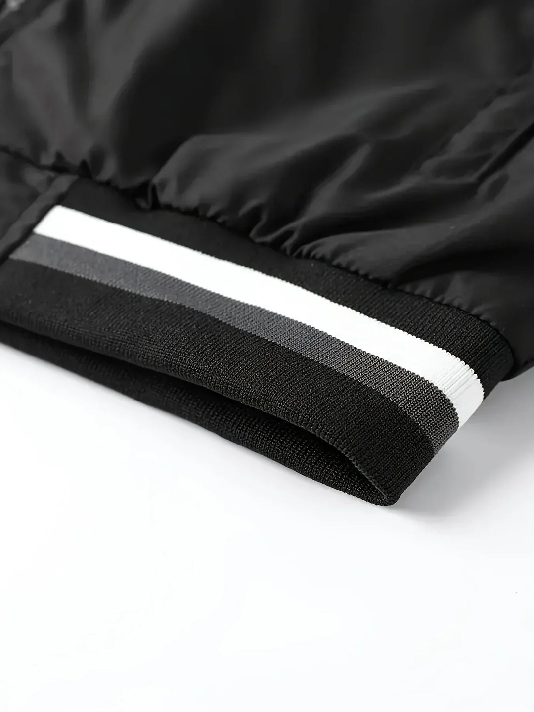 "Sportliche Herren Übergangsjacke, vielseitig, komfortabel, klassisches Design, mit Taschen und stilvollem Kragen."