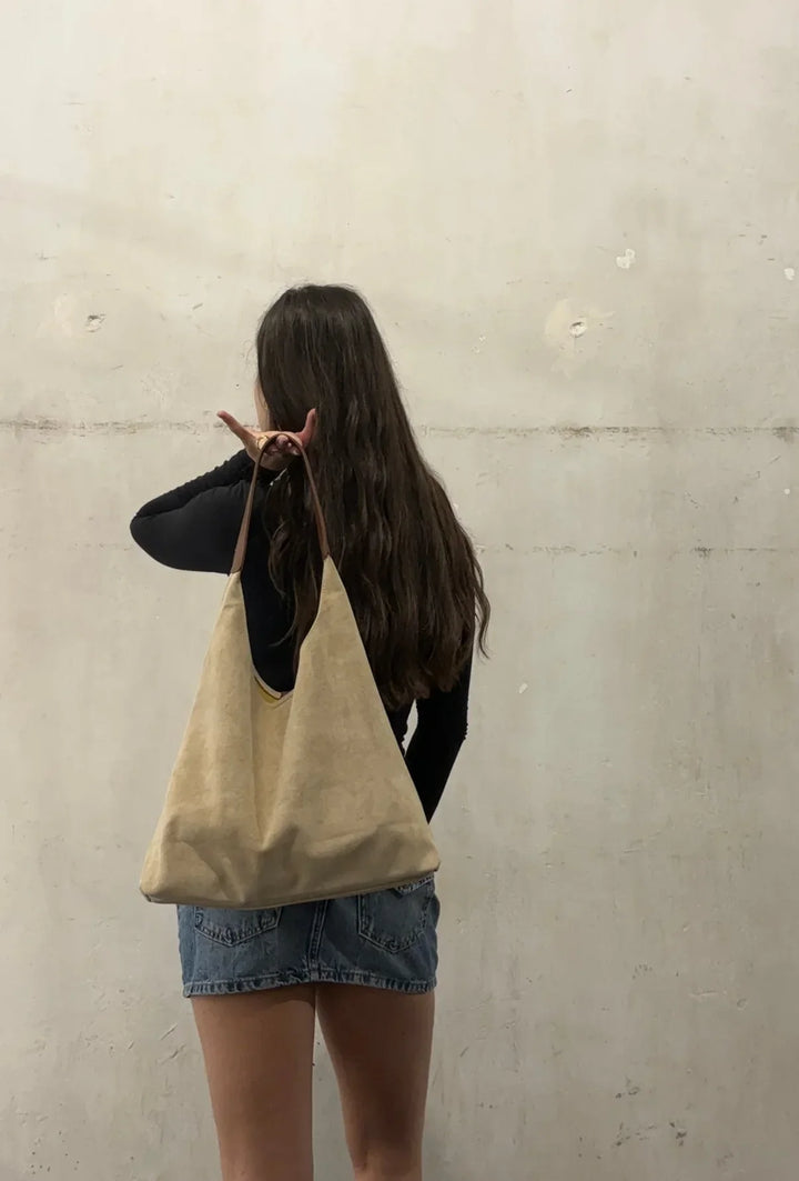 "Stilvolle Wildledertasche für Damen, braun, langlebig und robust mit viel Stauraum, ideal für täglichen Gebrauch."