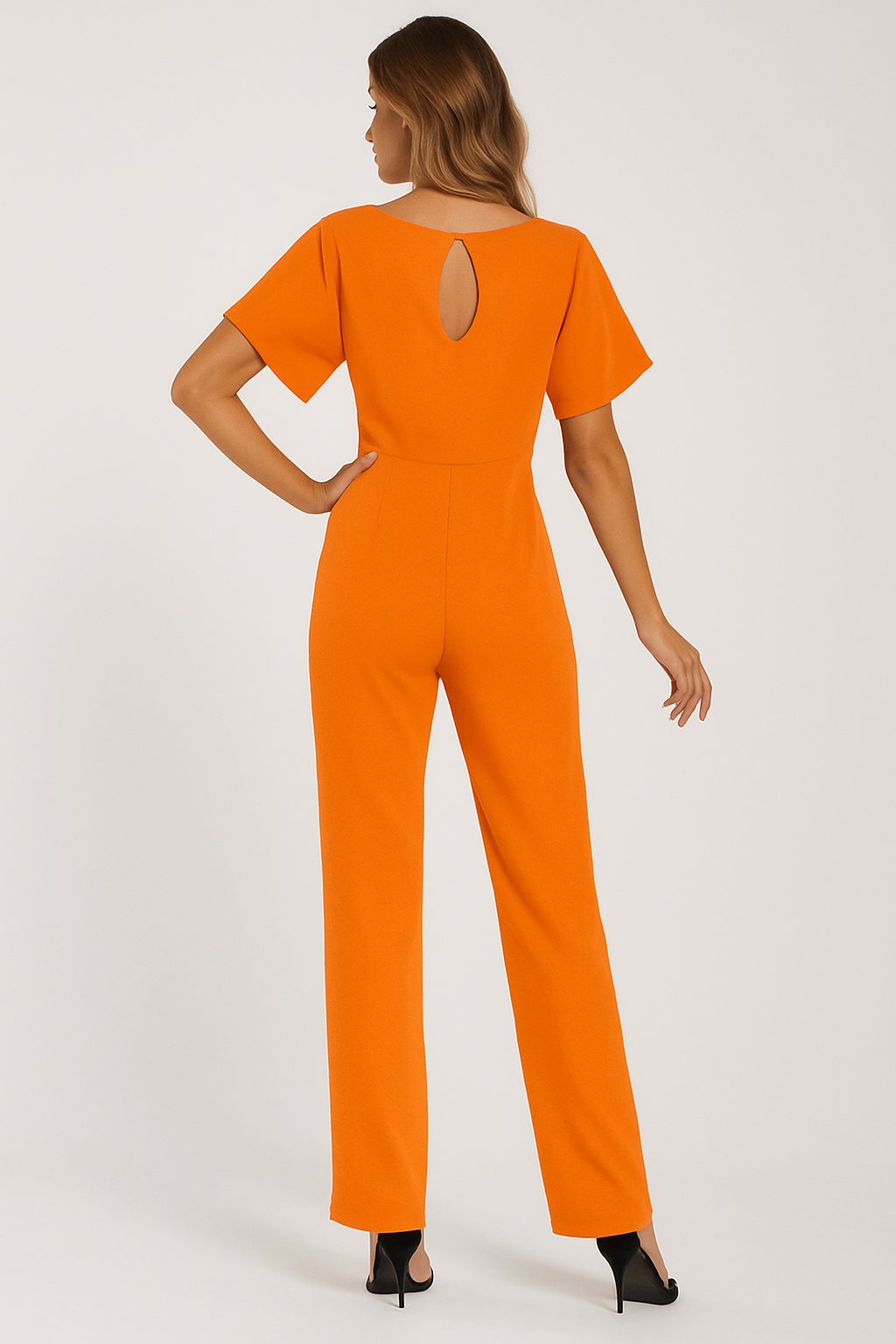 Stilvoller Damen-Jumpsuit mit Krawatten-Gürtel, fließendem Stoff, schmeichelhafter Passform, ideal für alle Anlässe.