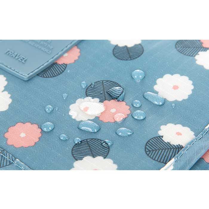 "Stilvoller Reise-Kulturbeutel, wasserdicht, mit Blumen-/Leopardenmuster, ideal für Kosmetikaufbewahrung unterwegs."