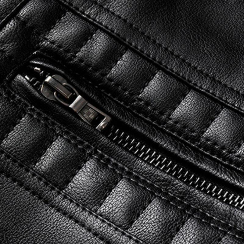 Stylische Herren Kapuzenjacke mit Reißverschlusstaschen und abnehmbarer Kapuze in modernem, schlanken Design.