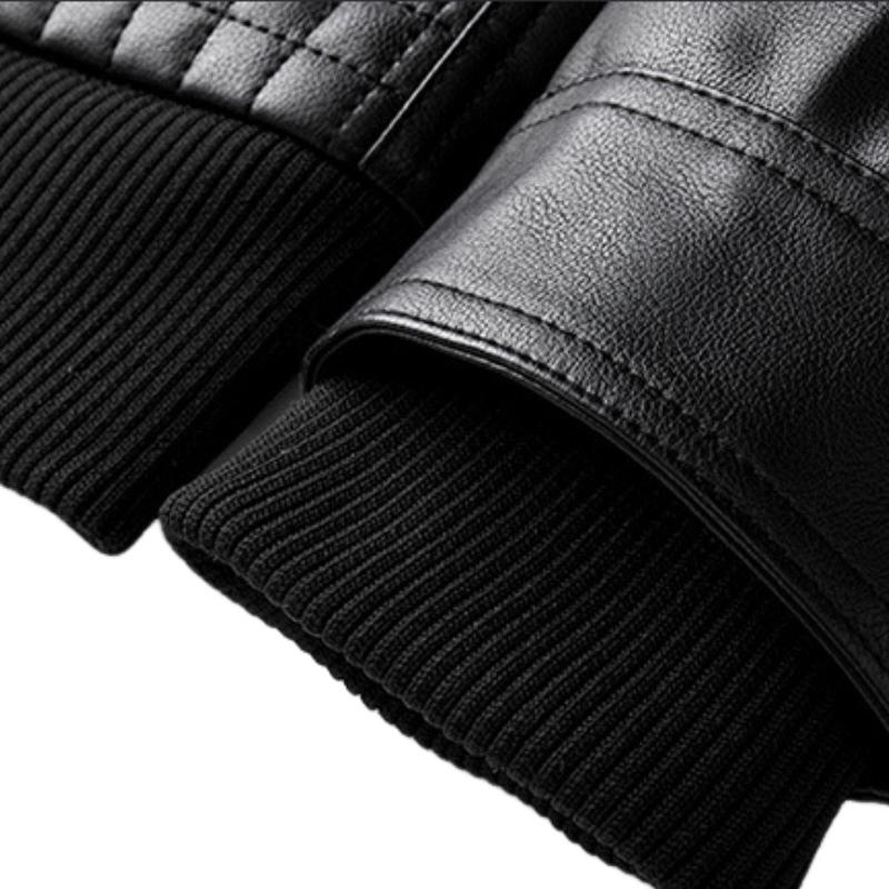 Stylische Herren Kapuzenjacke mit Reißverschlusstaschen und abnehmbarer Kapuze in modernem, schlanken Design.