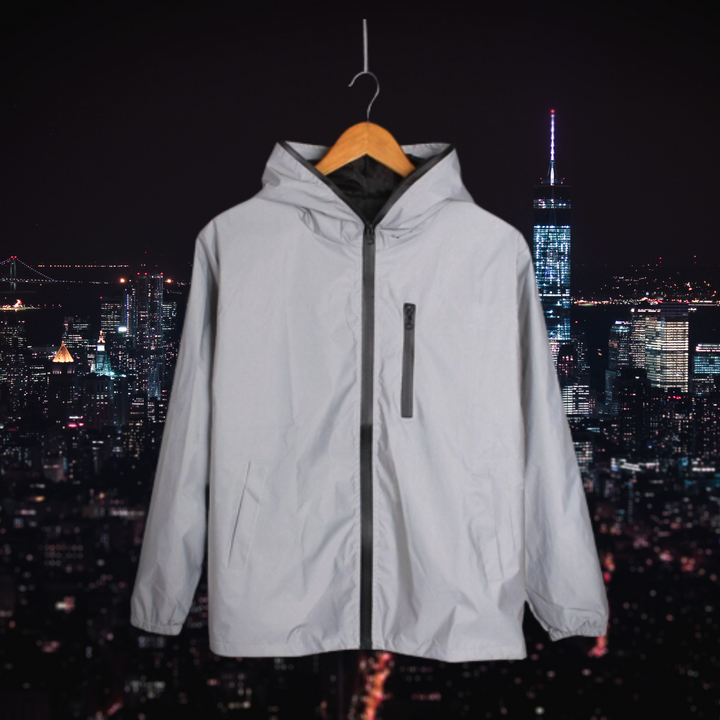 "Stylische reflektierende Manteljacke in Erdtönen, ideal für alle Jahreszeiten und erhöhte Sichtbarkeit im Dunkeln."