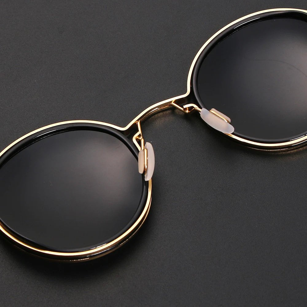 Trendy unisex round polarized sunglasses, perfect for sun protection. Features metal temples.