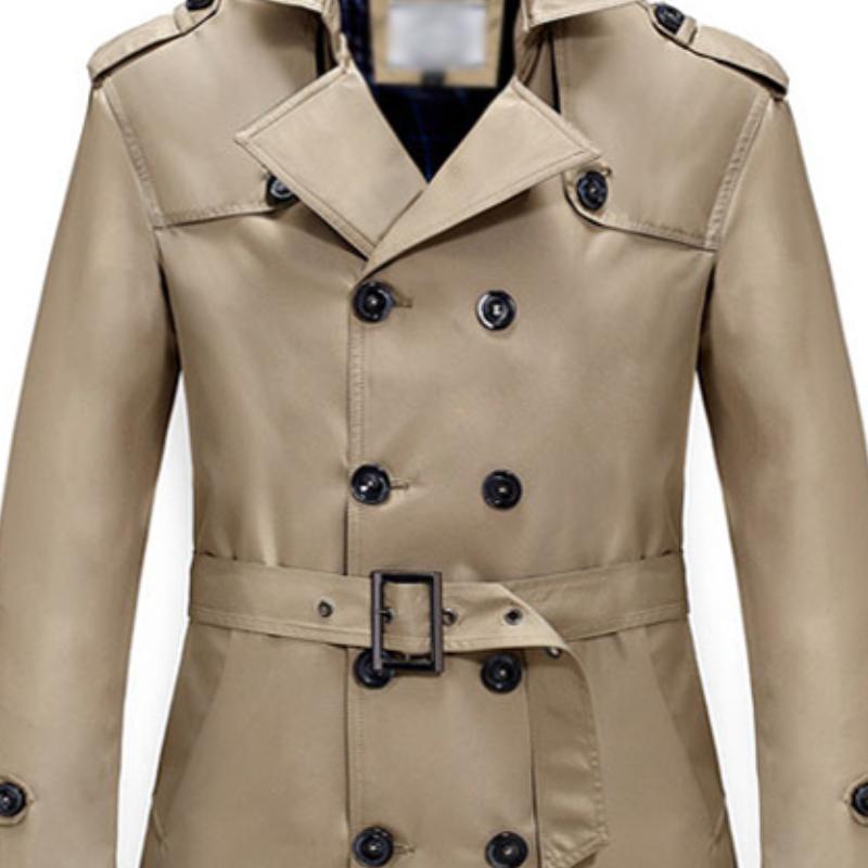 Taillenbetonter Herren-Trenchcoat, zweireihig, mittellang, in Beige, idealer stilvoller Mantel für kühle Tage.