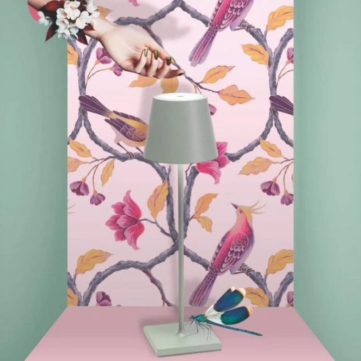 "Touch-sensitive LED-Tischlampe, kabellos, stilvolles Design, modernes Flair, in verschiedenen Farben verfügbar."