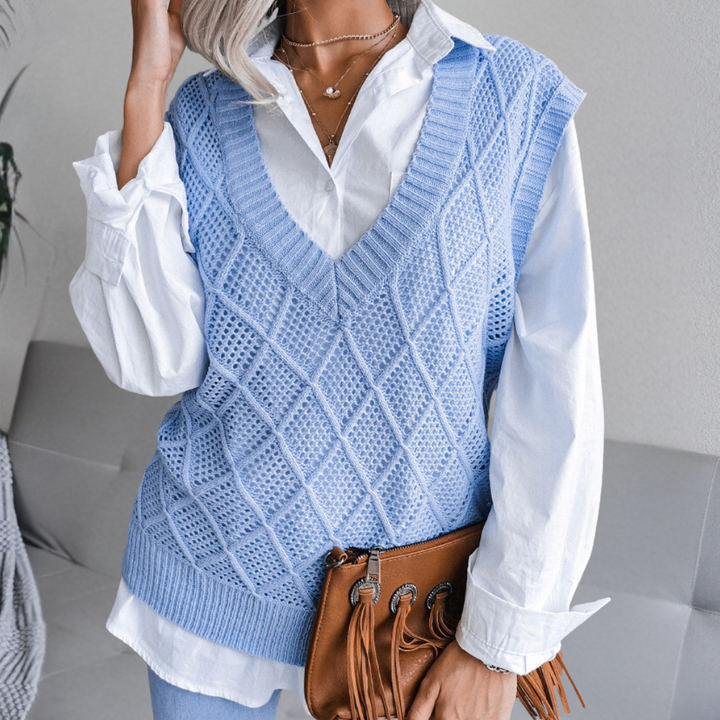 Cozy women's knitted sweater, a stylish and comfortable pullover, perfect for everyday wear in autumn.