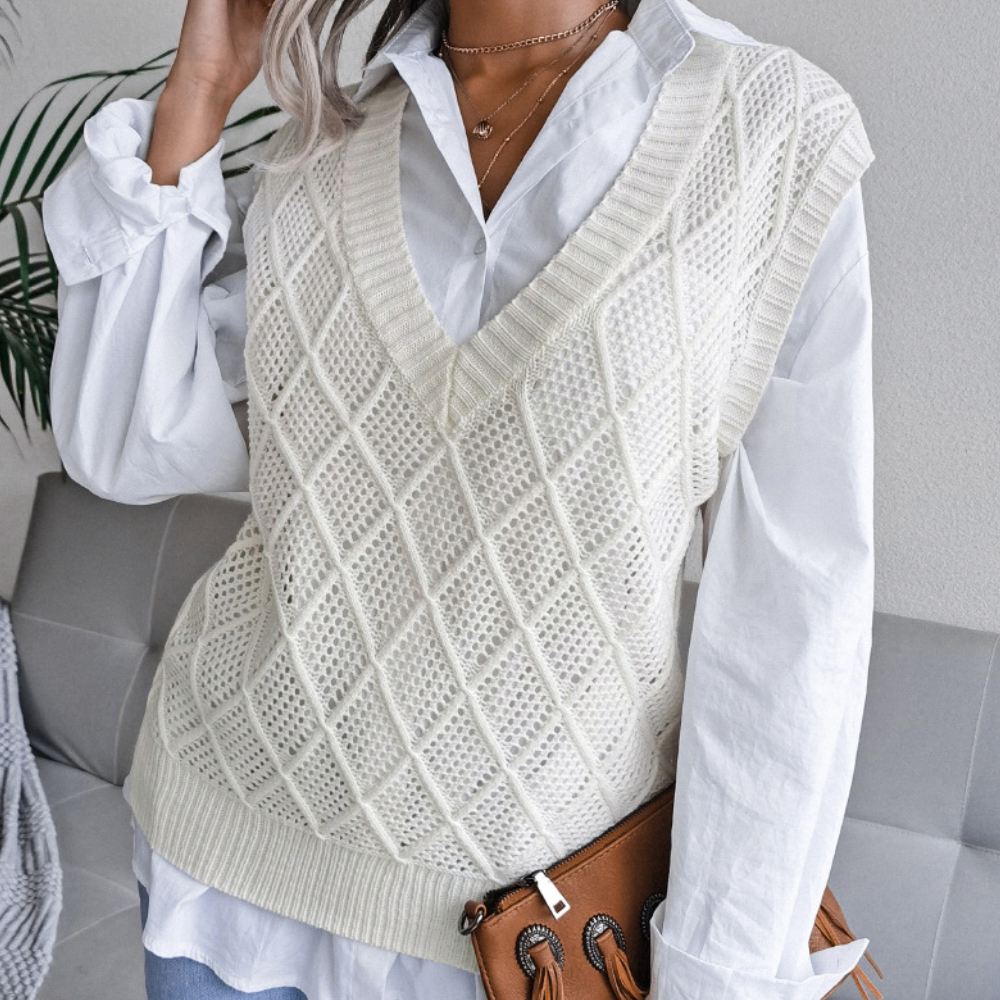 Trendy women's knitted sweater, offering ultimate comfort. A versatile pullover for chic autumn & winter fashion.