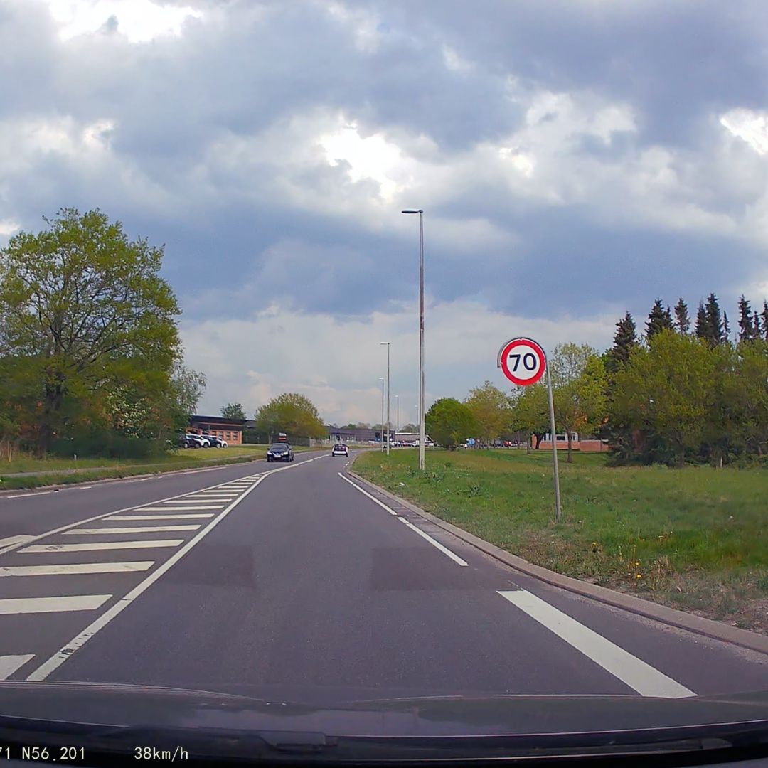 "Ultra HD 4K Dashcam mit GPS & WiFi, elegantes Design, 2,45-Zoll-IPS-Display, weites Sichtfeld für Autos & Motorräder"