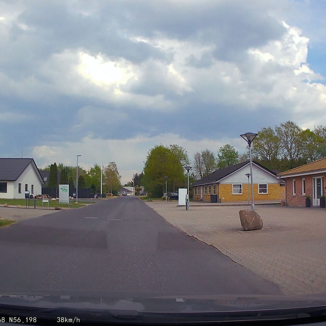 "Ultra HD 4K Dashcam mit GPS & WiFi, elegantes Design, 2,45-Zoll-IPS-Display, weites Sichtfeld für Autos & Motorräder"