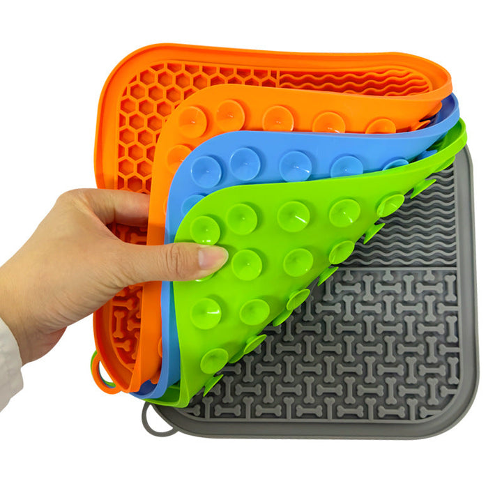Easy-clean pet lick mat for dogs & cats, promotes stress relief & slow feeding.