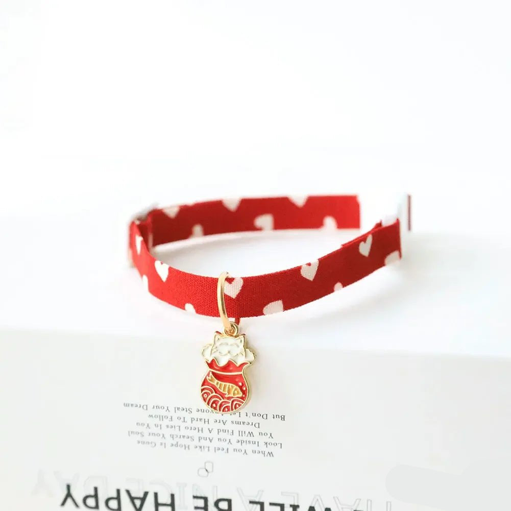 Black pet collar, adjustable, classic design, strong cotton polyester for pet safety and style.
