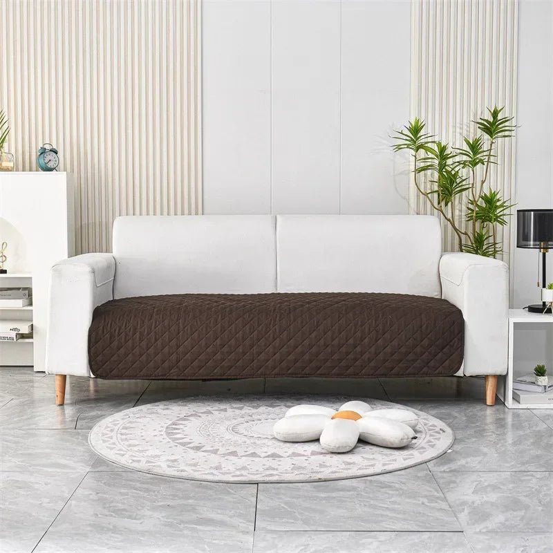 Machine washable microfiber pet blanket, ensuring a clean and hygienic sofa or bed protector