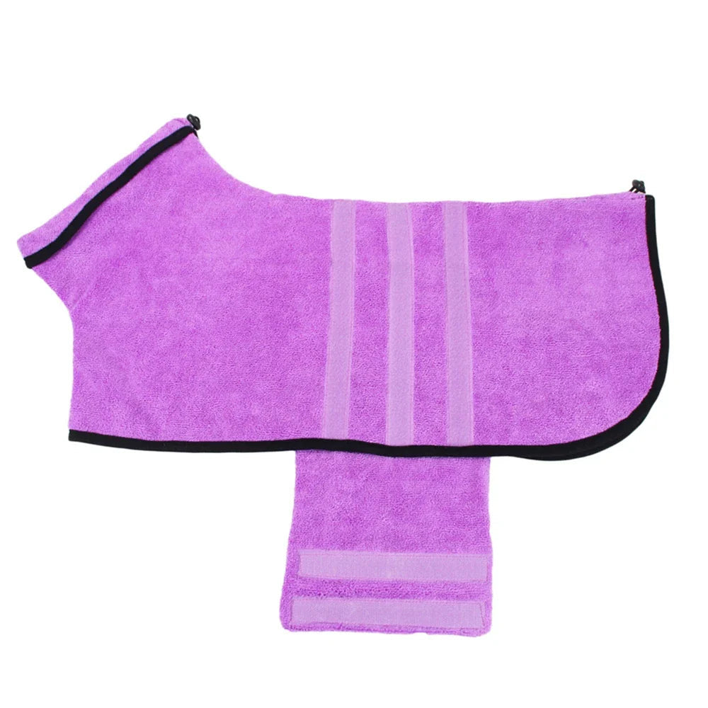 Soft quick-dry pet bathrobe for cats and dogs, ensuring a warm and dry finish after bathing.