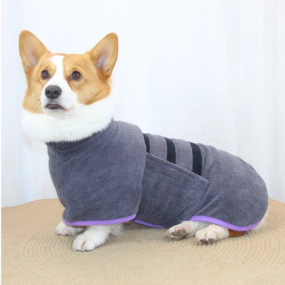 Close-up of a soft, absorbent microfiber pet bathrobe fabric, ideal for drying wet cats.