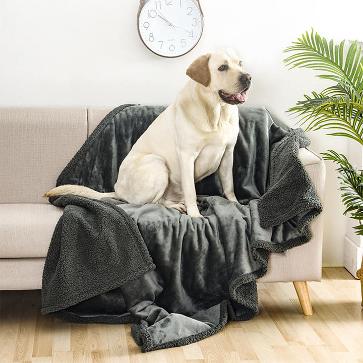 Unisex waterproof flannel sherpa fleece pet blanket for cozy dogs, machine washable pet supplies