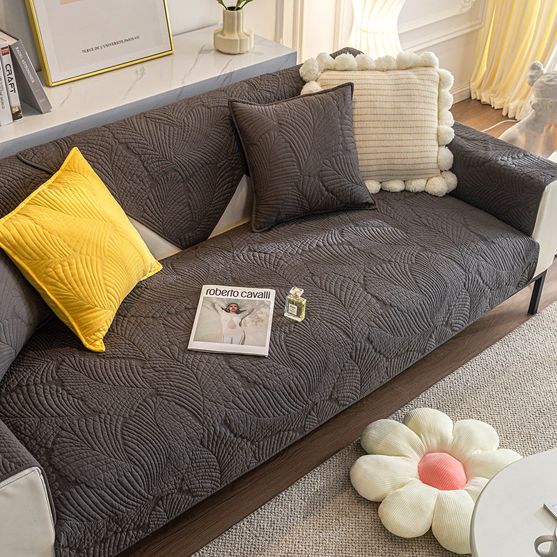 Universal anti-slip sofa cover, premium cotton for ultimate furniture protection and easy maintenance.