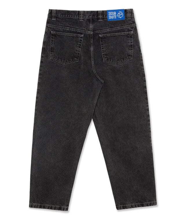 "Urbaner Herrenjeans Maverick mit legérem Skater-Stil, robustem Material und vielseitigem Design in Hellblau."