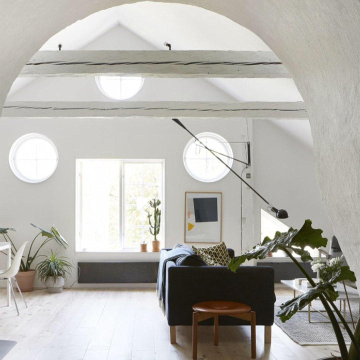 "Verstellbare Wandleuchte 265, industrielle Eleganz, Aluminiumschirm, Metallrahmen, flexible Beleuchtung für Zuhause."