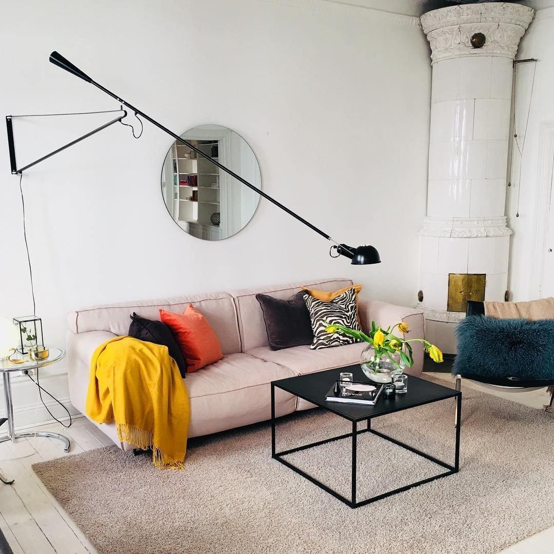 "Verstellbare Wandleuchte 265, industrielle Eleganz, Aluminiumschirm, Metallrahmen, flexible Beleuchtung für Zuhause."