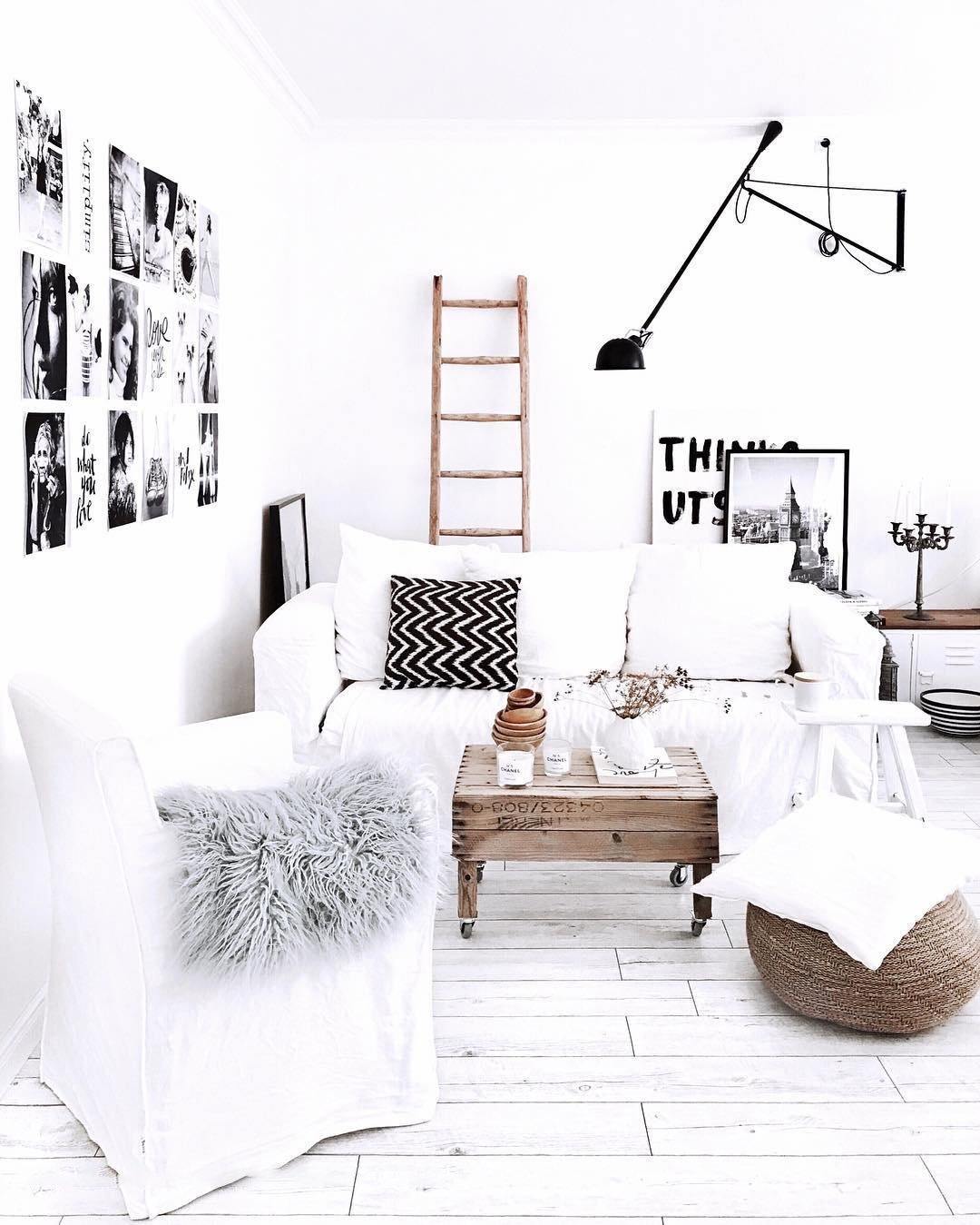 "Verstellbare Wandleuchte 265, industrielle Eleganz, Aluminiumschirm, Metallrahmen, flexible Beleuchtung für Zuhause."