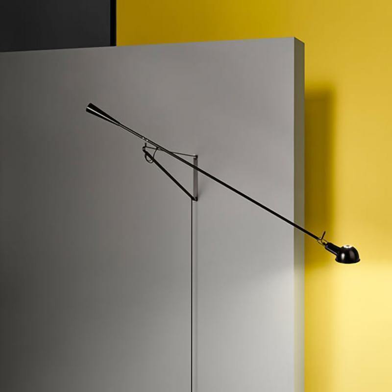 "Verstellbare Wandleuchte 265, industrielle Eleganz, Aluminiumschirm, Metallrahmen, flexible Beleuchtung für Zuhause."