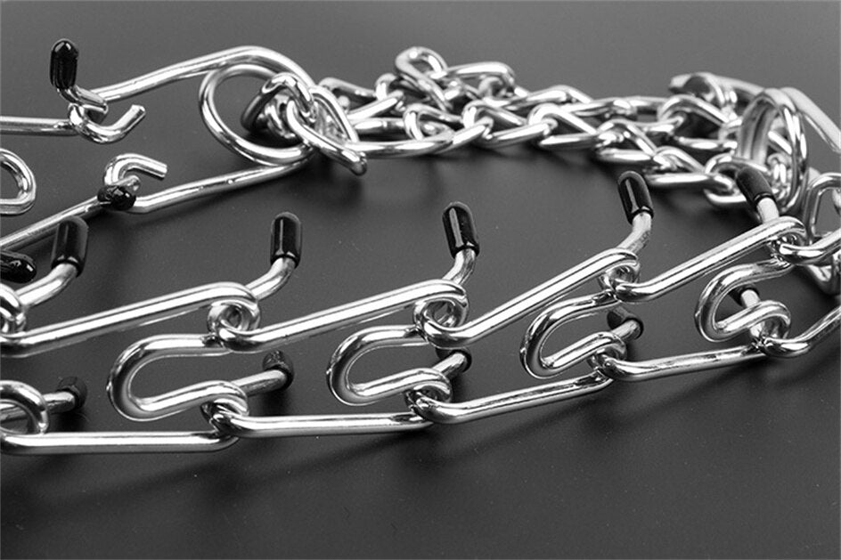 Verstellbares Anti-Zieh Hundehalsband mit gummierten Stiften, komfortables Design für sanftes Hundetraining.