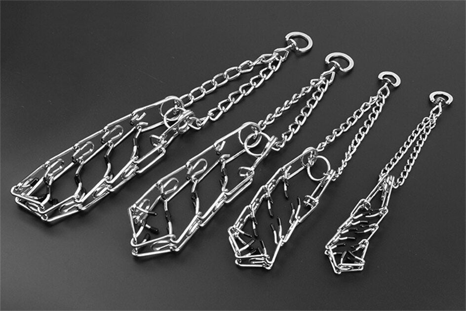 "Verstellbares Hunde Stachelhalsband mit gummierten Metallstiften, stylish und sicher, für optimales Hundetraining."