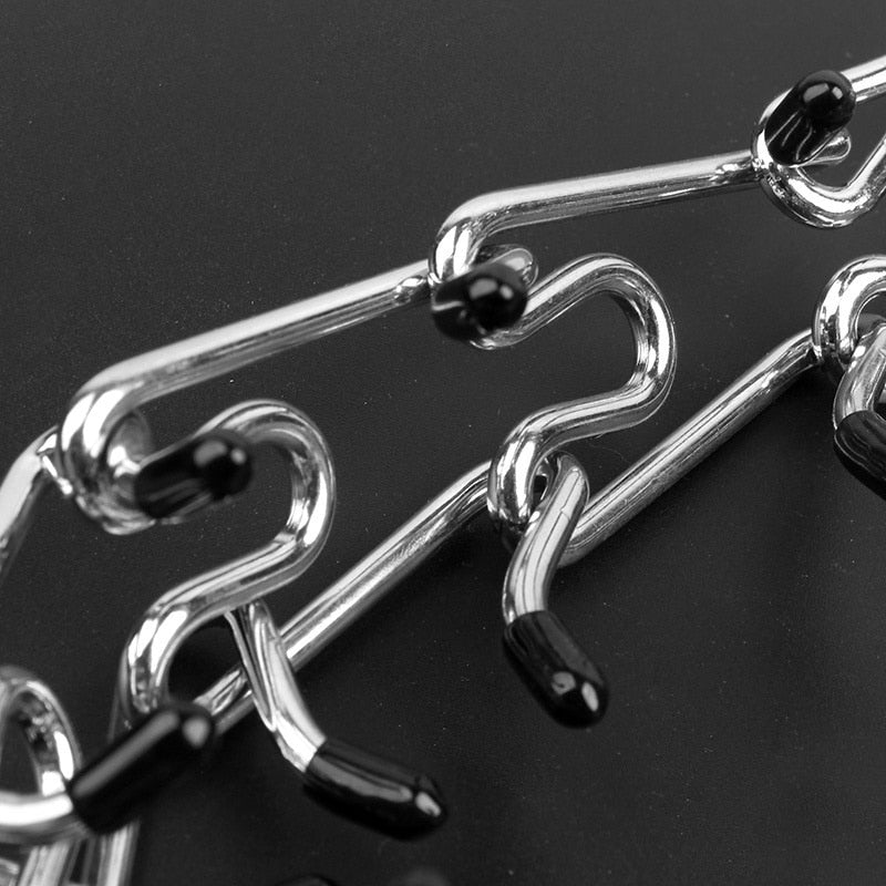 "Verstellbares Hunde Stachelhalsband mit gummierten Metallstiften, stylish und sicher, für optimales Hundetraining."