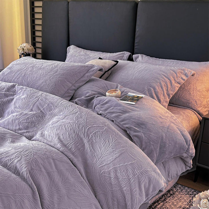 Elegant natural leaf embossed milk velvet sheet set for a luxurious sleep experience.