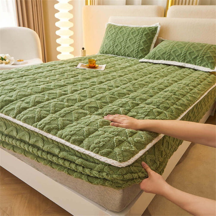 Warm fluffy polyester fitted sheet mattress cover in a cozy bedroom setting, perfect for winter bedding.