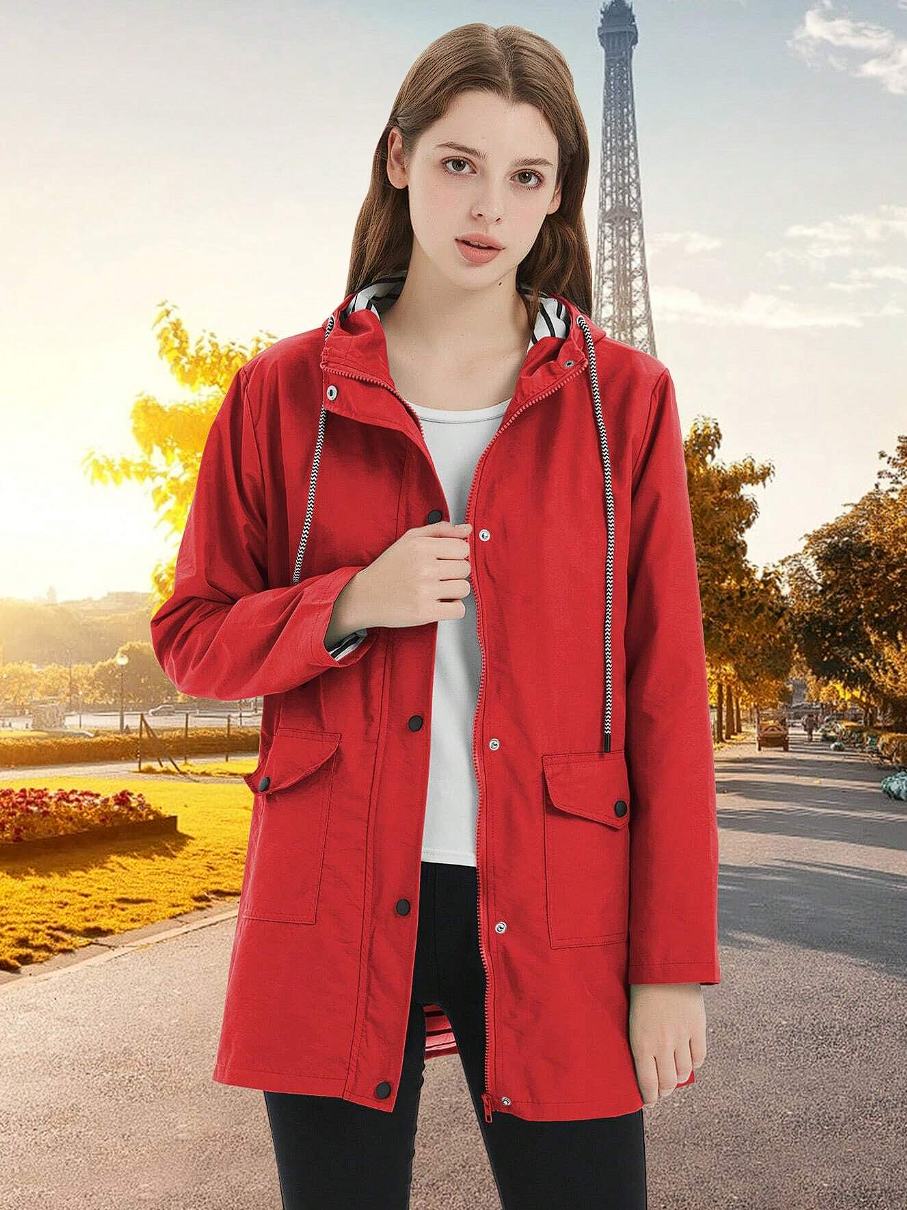 "Wasser- und winddichte Damen Outdoor Jacke in modernem Design, ideal für Frühling und Sommer."