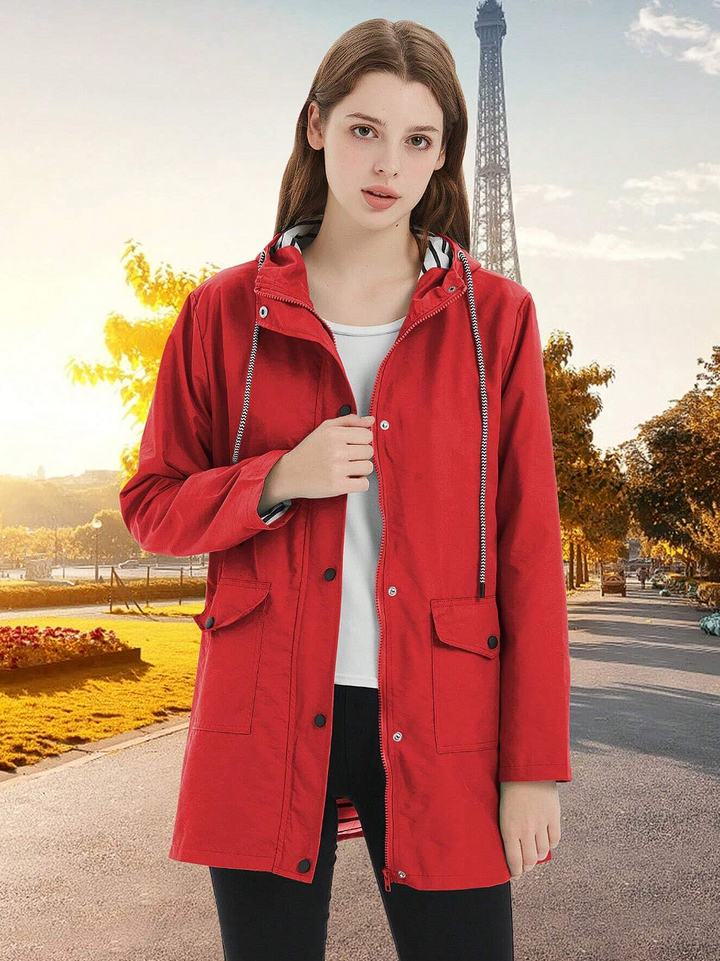 "Wasser- und winddichte Damen Outdoor Jacke in modernem Design, ideal für Frühling und Sommer."