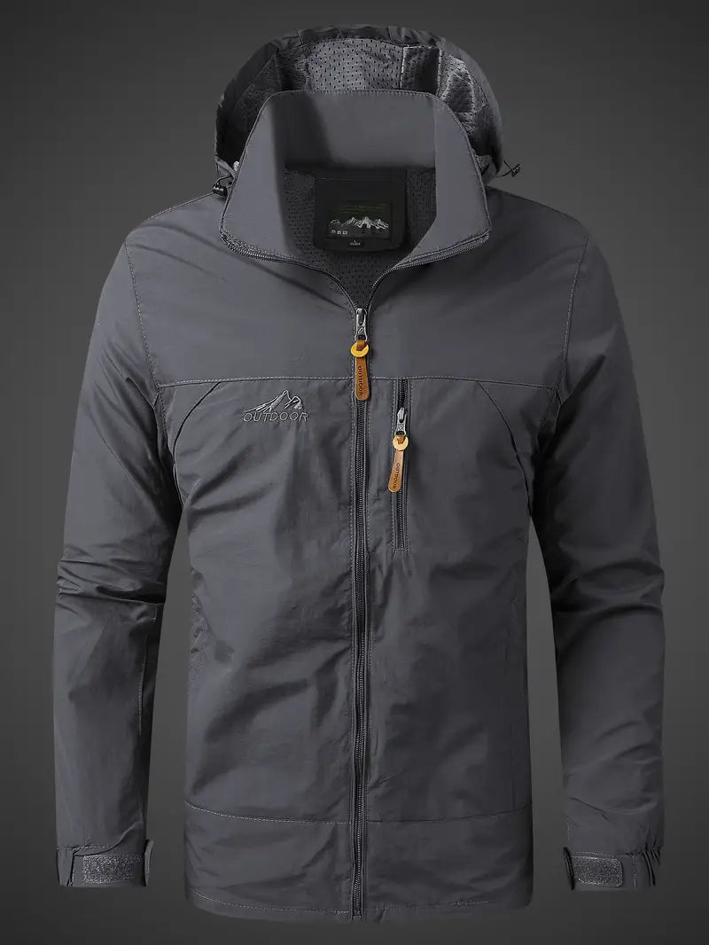 "Wasser- und winddichte Herren Outdoor Jacke in stilvollem Design, frontale Ansicht, ideal für vielseitige Wetterlagen."