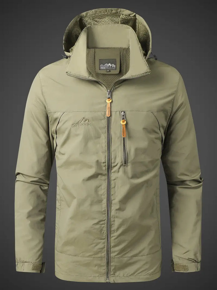 "Wasser- und winddichte Herren Outdoor Jacke in stilvollem Design, frontale Ansicht, ideal für vielseitige Wetterlagen."